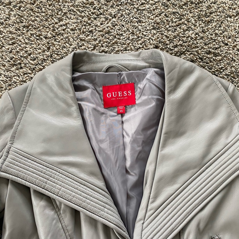 GUESS - Picture 4 of 5